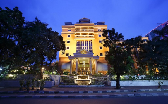 Front view di Ambhara Hotel