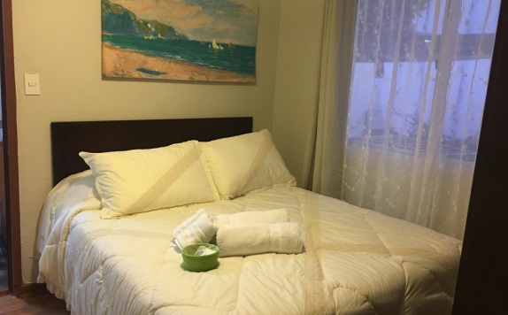 Kamar Tidur di Ambun Suri Hotel