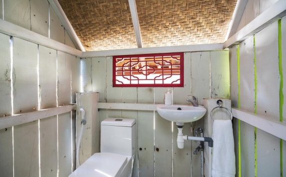 Bathroom di Amed Lodge by Sudamala Resort