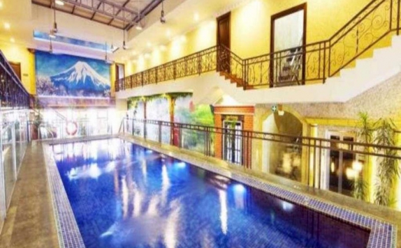 Swimming Pool di Amos Cozy Hotel