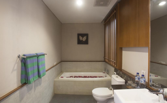 Bathroom di Anahata Villas and Spa Resort