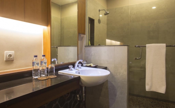 Bathroom di Anahata Villas and Spa Resort