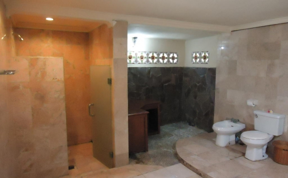 Bathroom di Ananda Resort and Spa