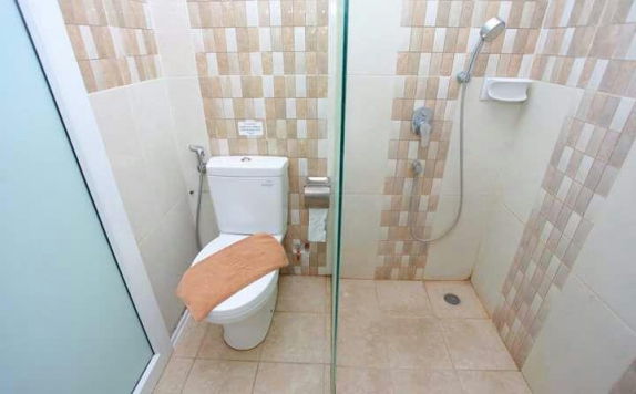 Bathroom di Andelir Convention Hotel