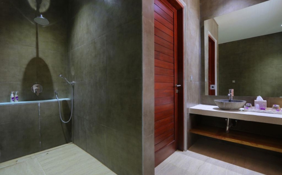 Bathroom di Anema Resort Gili Lombok