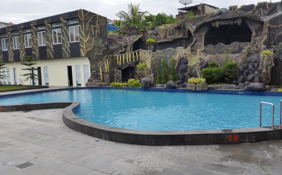 Swimming Pool di Angkasa Garden Hotel Pekanbaru