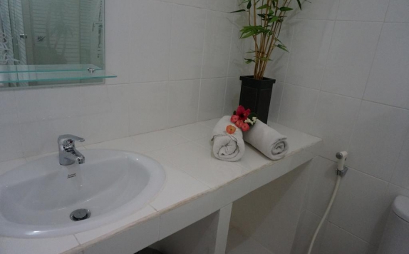bathroom di Angsoka Hotel Lovina