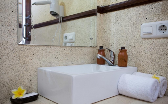 Bathroom di Aniniraka Resort & Spa
