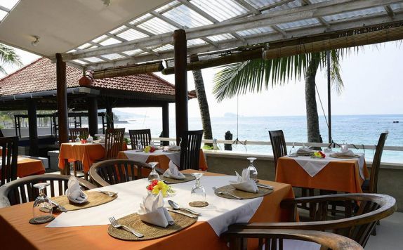 restaurant di Anom Beach Hotel Bar & Restaurant