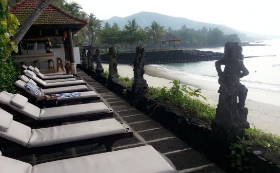 view di Anom Beach Hotel Bar & Restaurant