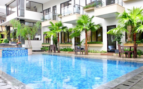 Swimming pool di Anugrah Hotel