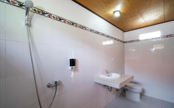 Bathroom di Anugrah Sari Homestay