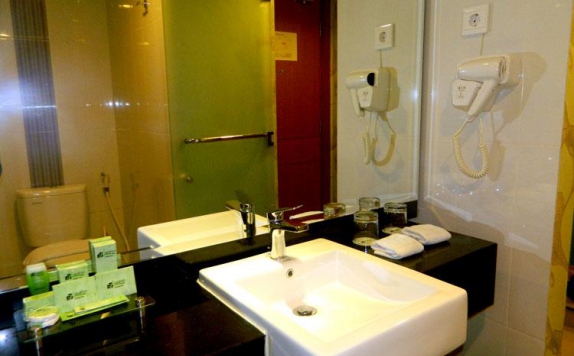 Bathroom di Aquarius Boutique Hotel Sampit