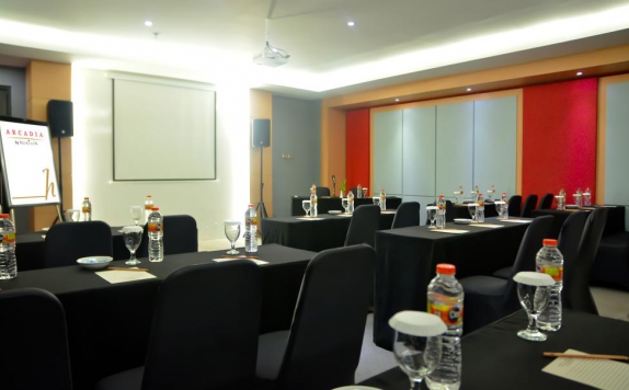 Meeting Room di Arcadia Surabaya Hotel (Ex Ibis Rajawali)