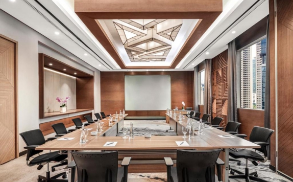 Meeting room di Artotel Suites Mangkuluhur