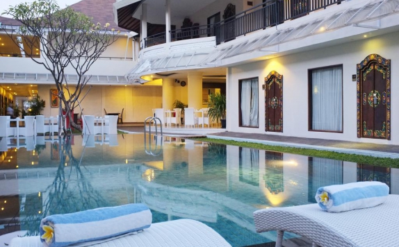 swiming pool di Asana Agung Putra Hotel