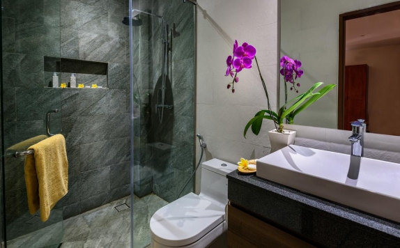 Tampilan Bathroom Hotel di Asana Agung Putra Hotel