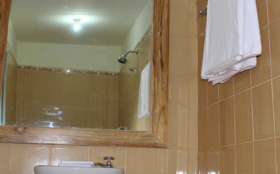 Bathroom di Ashana Uluwatu Hotel