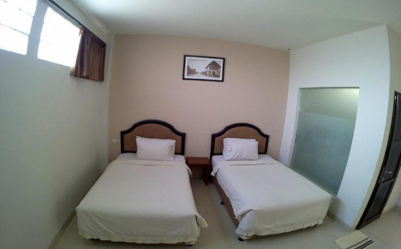 guest room twin bed di Asoka Hotel Bandung