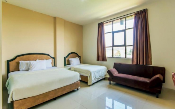 guest room twin bed di Asoka Hotel Bandung