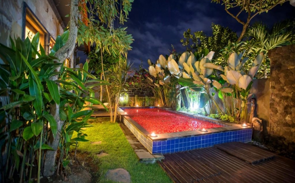Swimming pool di Asri Sari Villa Ubud