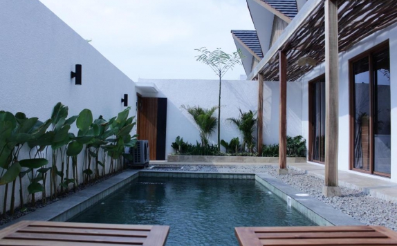 Swimming pool di Astakaia Cottage