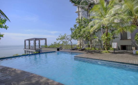 Swimming Pool di Aston Balikpapan Hotel and Residence