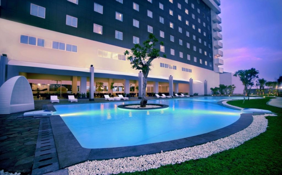 Swimming Pool di Aston Cirebon Hotel & Convention Center