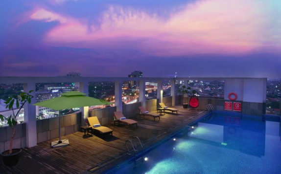 Swimming Pool di Aston Imperial Bekasi Hotel & Conference Center