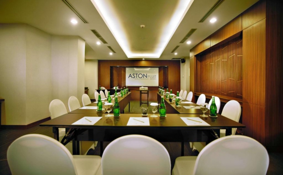Meeting room di Aston Pluit Hotel and Residence