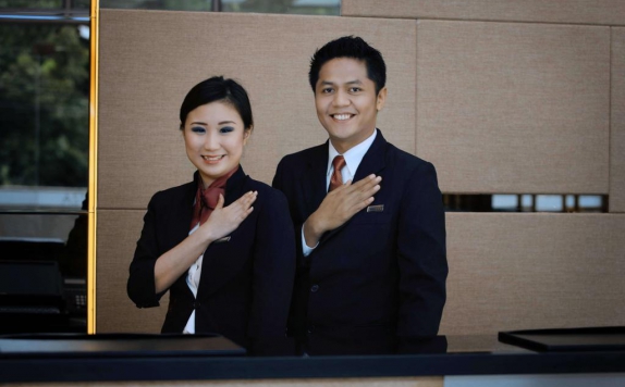 Receptionist di Aston Pluit Hotel and Residence