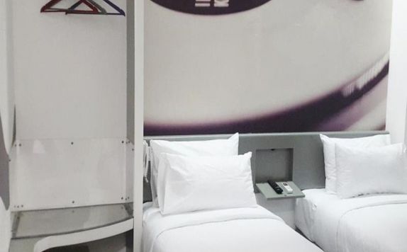 kamar tidur di ATA Hotel Kedoya