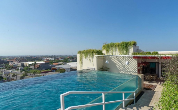 Swimming Pool di Atanaya Hotel Bali