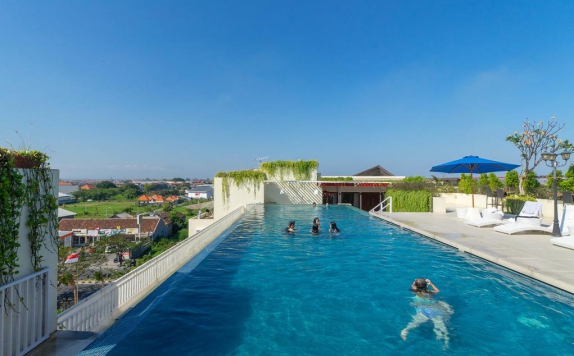 Swimming Pool di Atanaya Hotel Bali