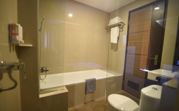 Bathroom di Atlantic City Hotel Bandung