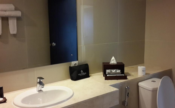 Bathroom di Atria Residence Gading Serpong