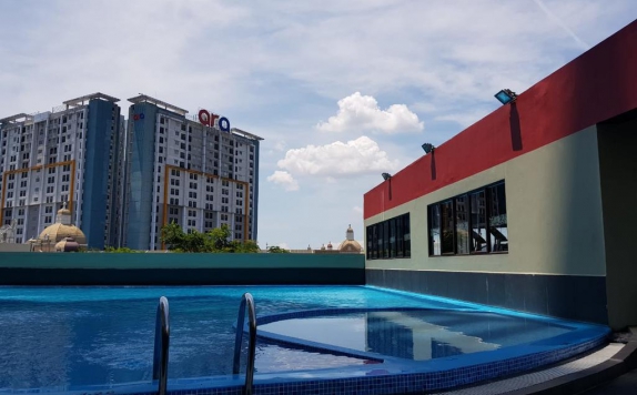 Swimming pool di Atria Residences Gading Serpong