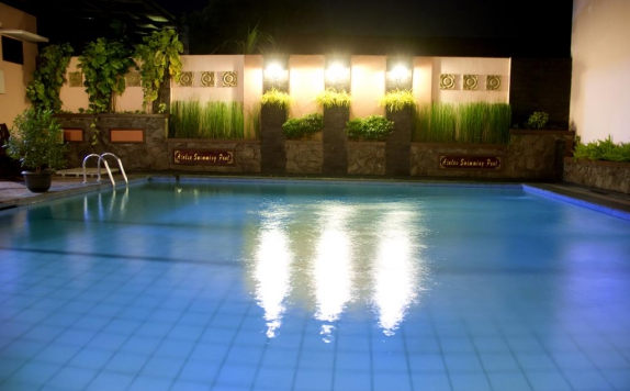 Swimming pool di Atrium Resort Purwokerto