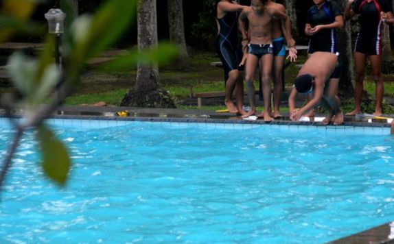 swiming pool di Augusta Pelabuhan Ratu Hotel