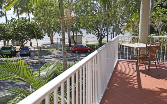 Australis Cairns Beach Resort