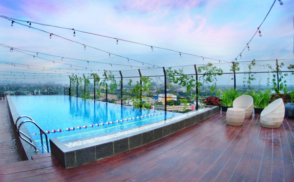 Swimming Pool di Aviary Hotel Bintaro