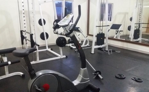 gym di Avon's Residence