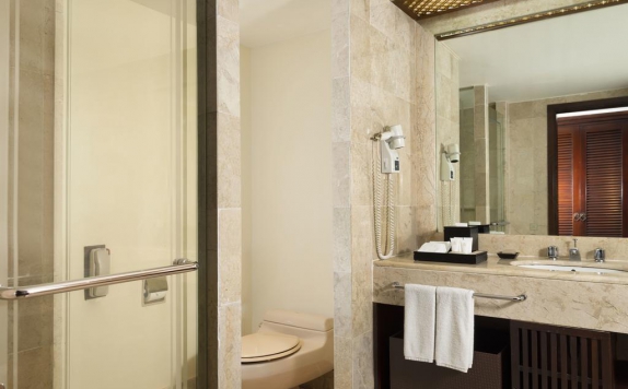 Bathroom di Ayodya Resort Hotel
