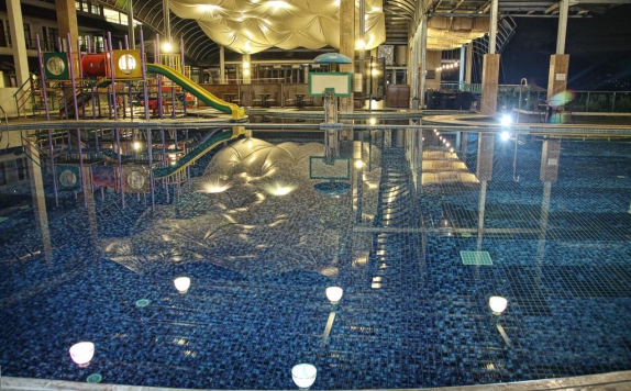 swimming pool di Ayola Hoci Cipanas