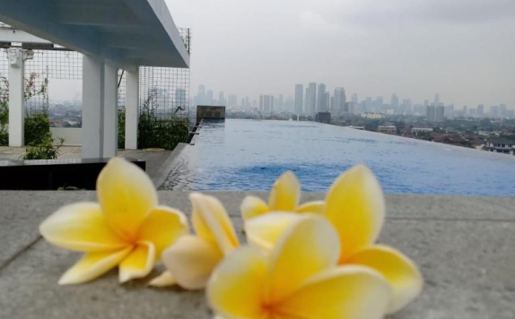 Swimming pool di Azana Suite Hotel Antasari