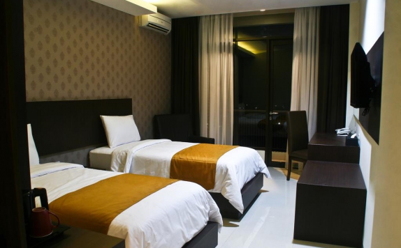 guest room twin bed di Balcony Hotel Sukabumi