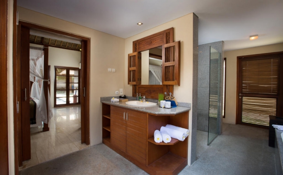 Bathroom di Bali Baliku Luxury Villa