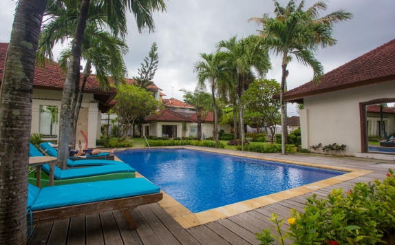 Swimming Pool di Bali Breezz Hotel