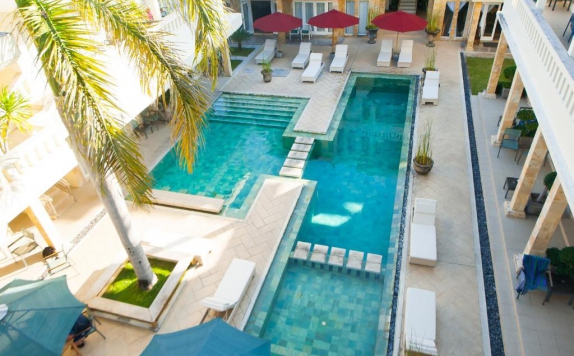 Kolam Renang di Bali Court Hotel & Apartment
