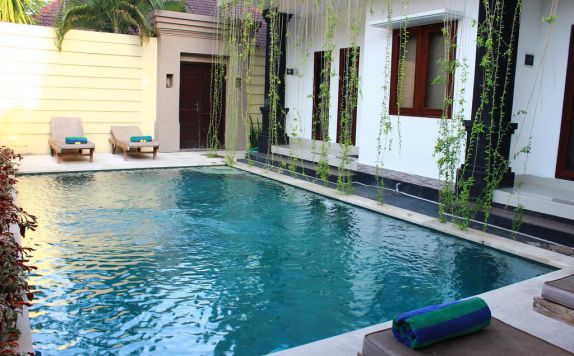 swiming pool di Bali Krisna Apartment and Villa